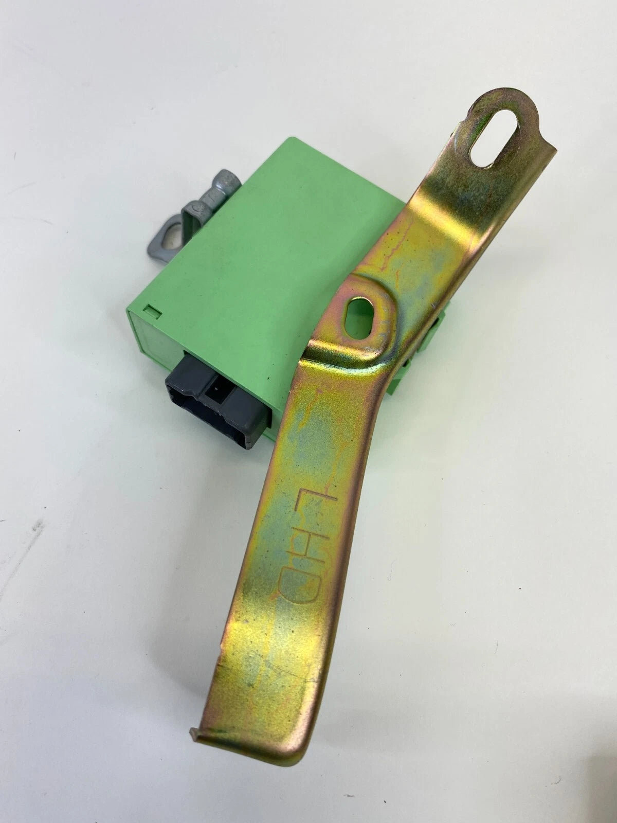 1998-2005 LEXUS GS300 RELAY RUNNING LIGHT CONTROL MODULE 82642-33020 OEM