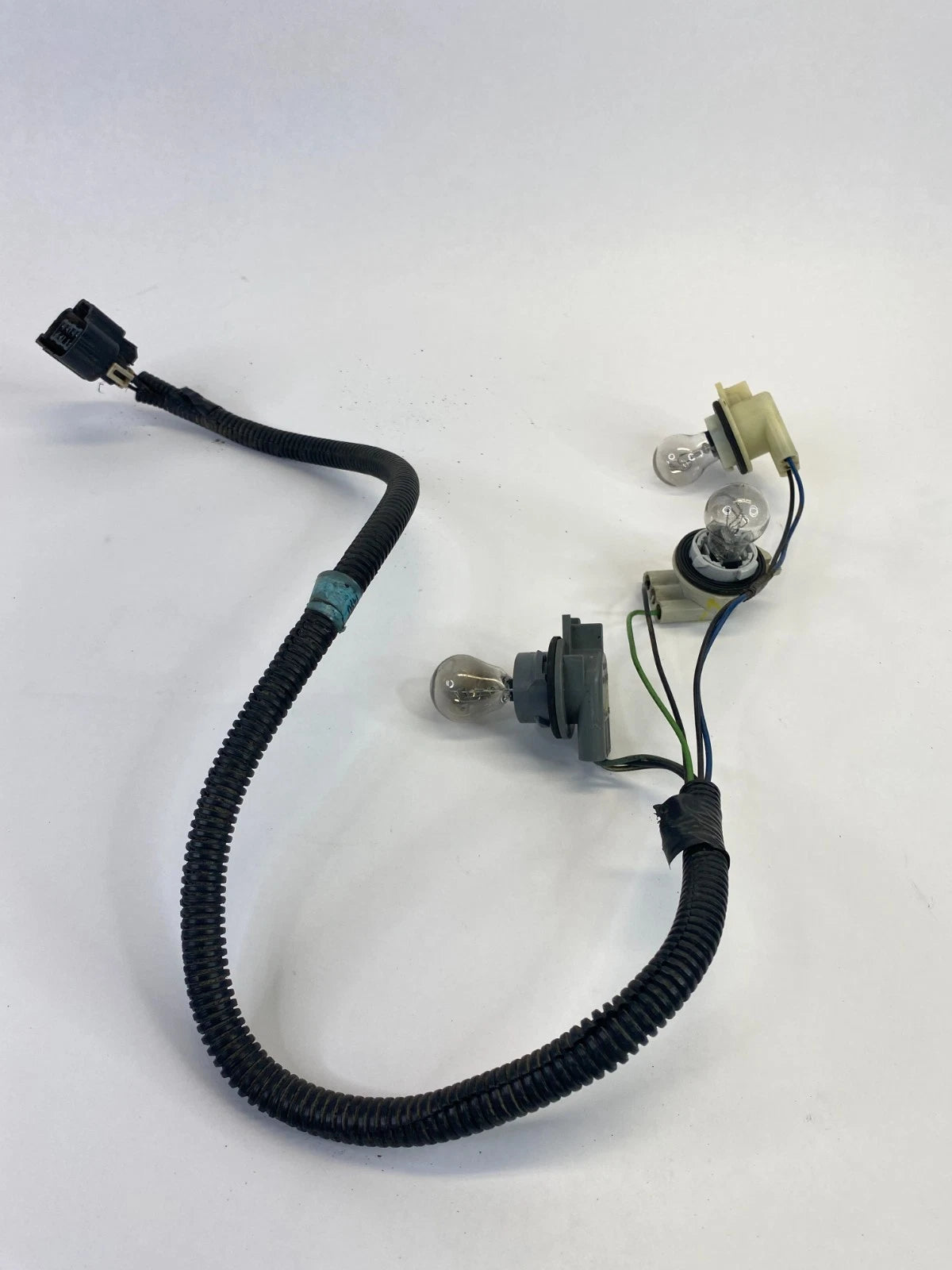 2000-2006 CHEVROLET TAHOE YUKON TAILLIGHT TAIL LIGHT LAMP BULB WIRE HARNESS OEM