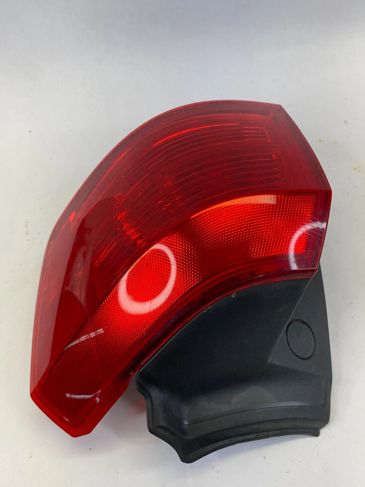 2010-2017 GMC TERRAIN REAR RIGHT RH SIDE OUTER TAILLIGHT TAIL LAMP ASSEMBLY OEM