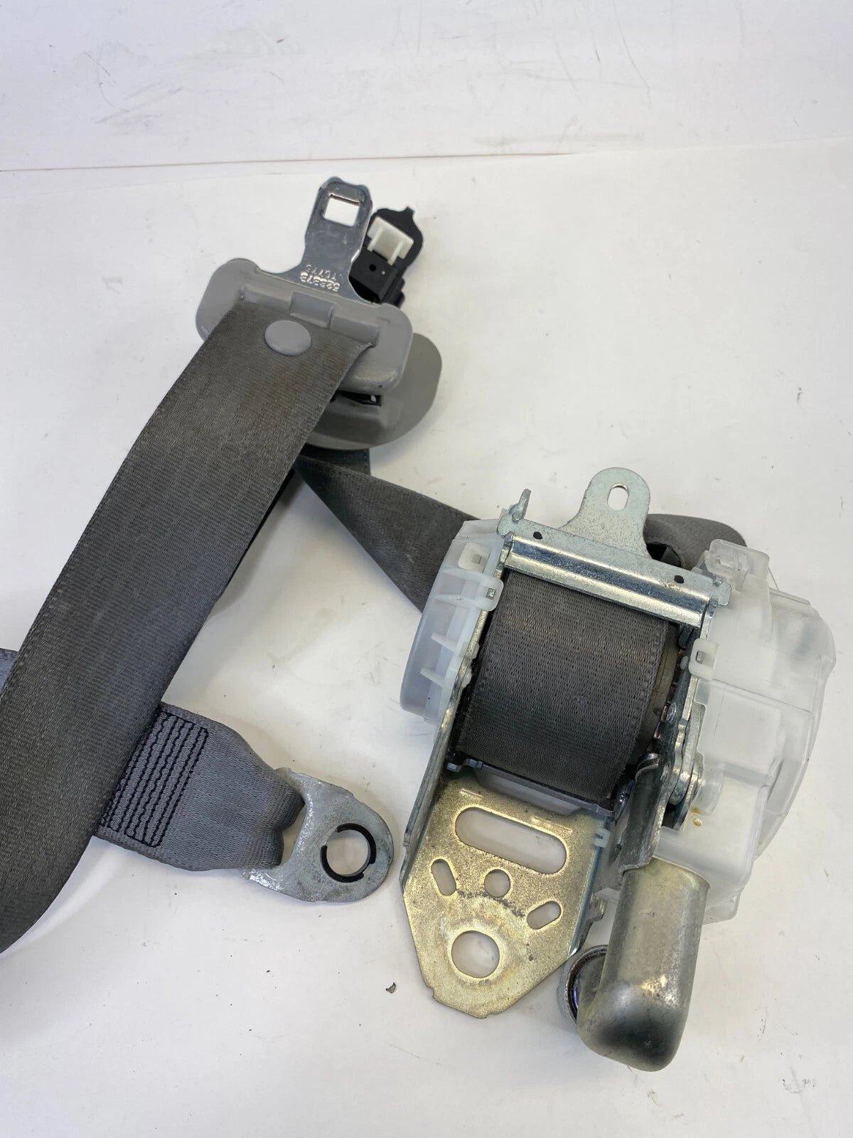 2007-2011 TOYOTA CAMRY FRONT RIGHT PASSENGER SIDE SEAT BELT RETRACTOR OEM