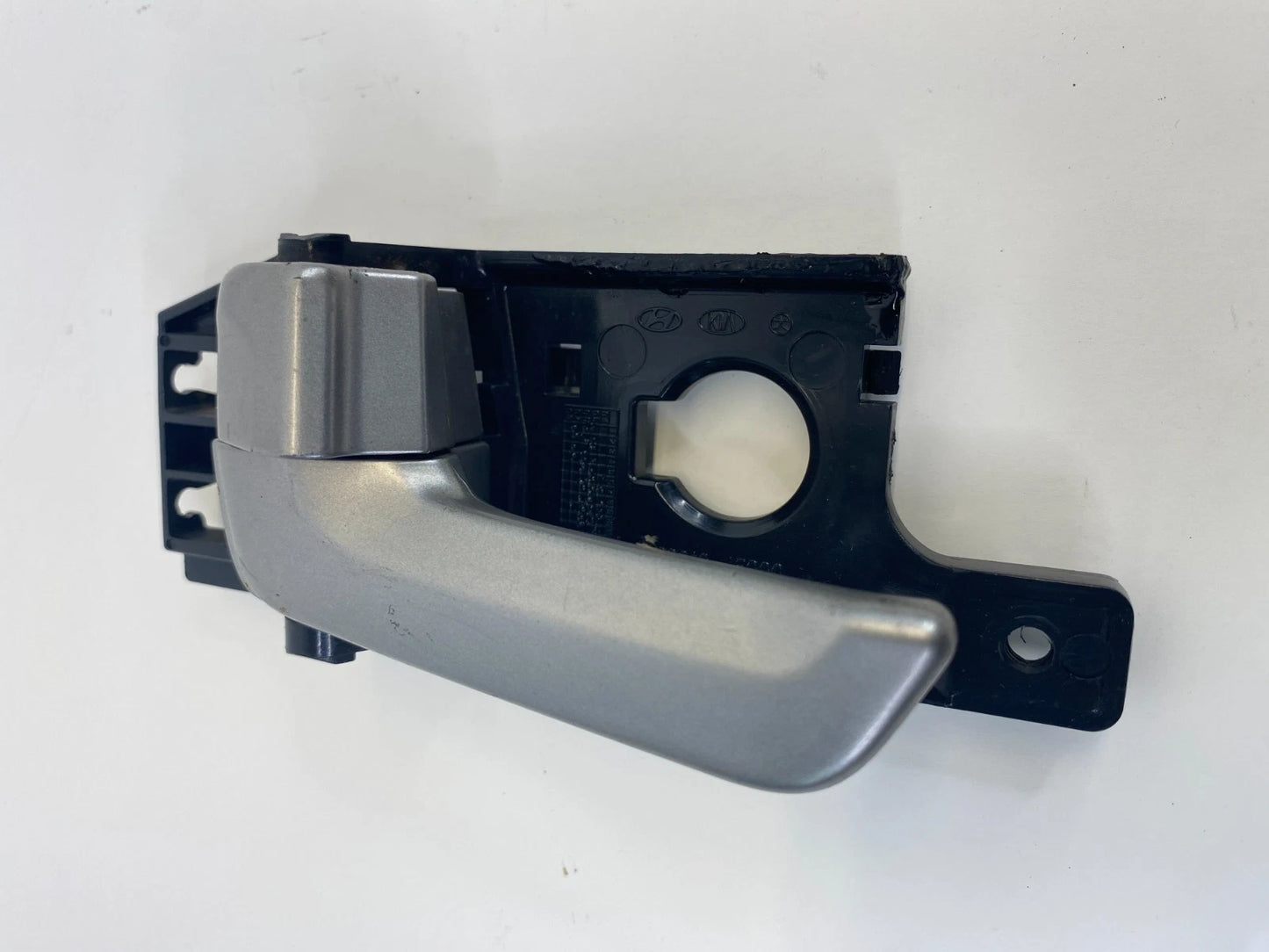 05-10 KIA SPORTAGE FRONT LEFT DRIVER INNER DOOR HANDLE SILVER OEM 82613-1F000