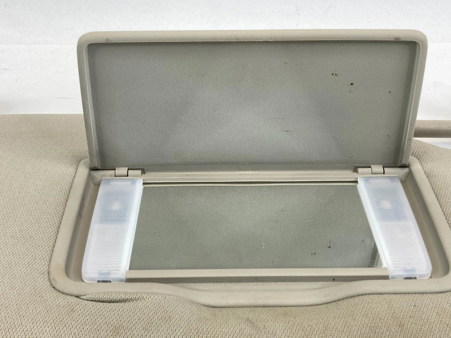 2010-2012 LINCOLN MKT RIGHT SIDE SUNVISOR VISOR ILLUMINATED W CLIPS 5024896 OEM