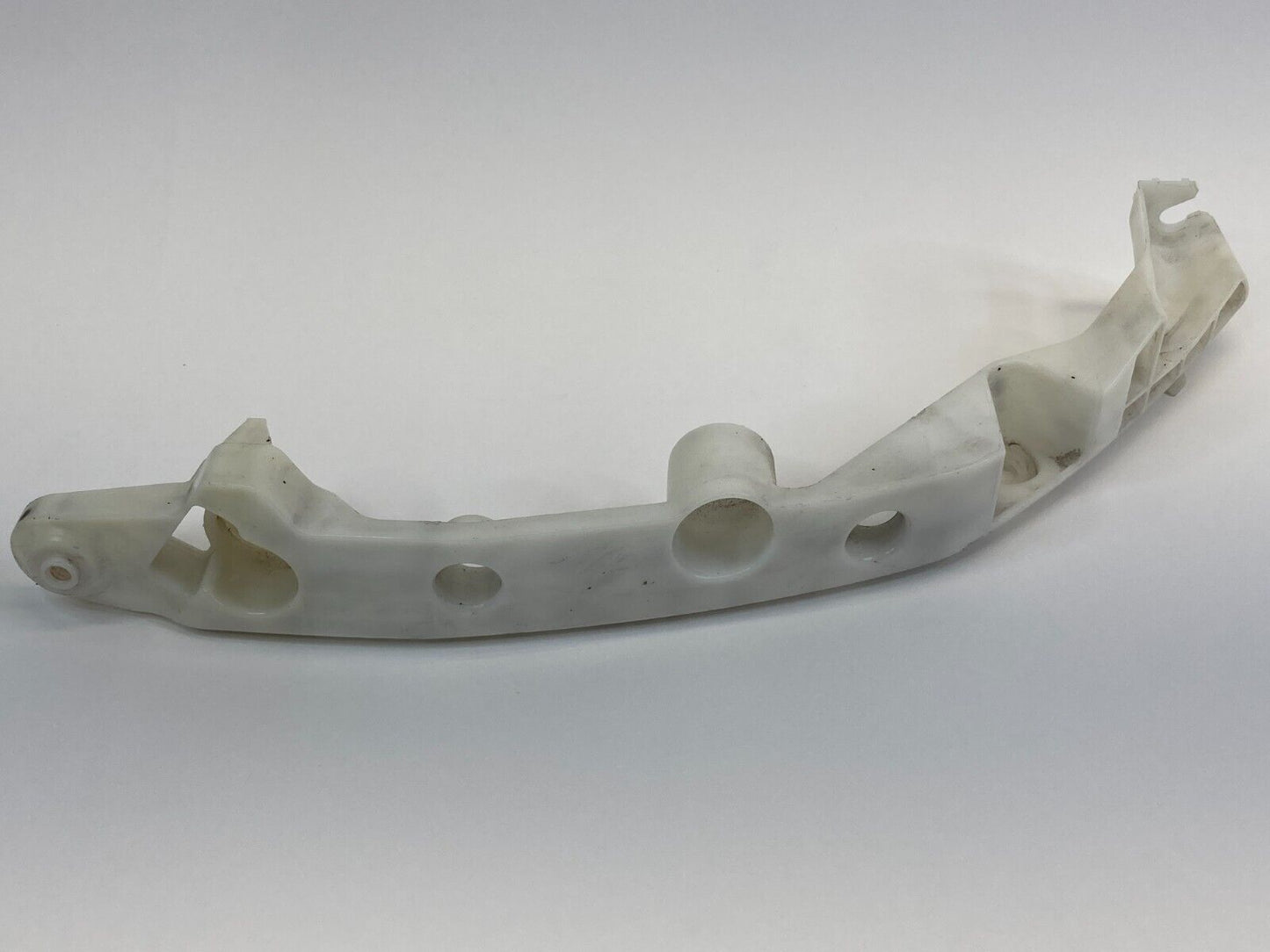 2011-2014 Nissan Juke SUV Front Left Bumper Bracket Side Retainer 62223-1KA0A