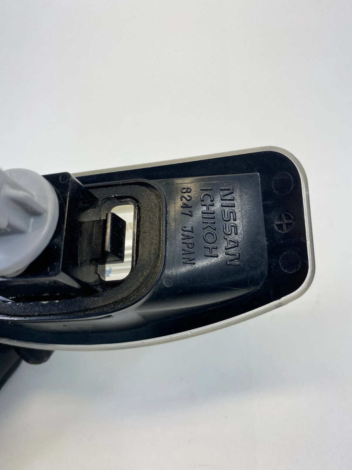 2004 05 06 07 2008 NISSAN MAXIMA REAR LICENSE PLATE LIGHT LAMP ASSEMBLY OEM
