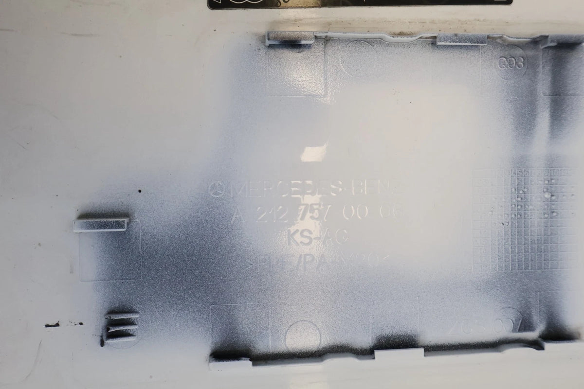 2010-2016 MERCEDES E350 W212 SEDAN FUEL GAS TANK FILLER DOOR FLAP LID OEM