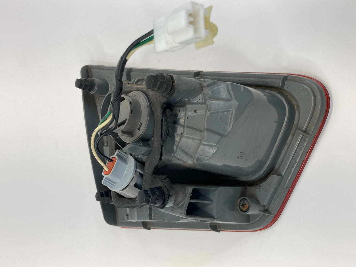 2010-2013 KIA FORTE SEDAN REAR RIGHT INNER TAIL LIGH TRUNK LID MOUNTED OEM