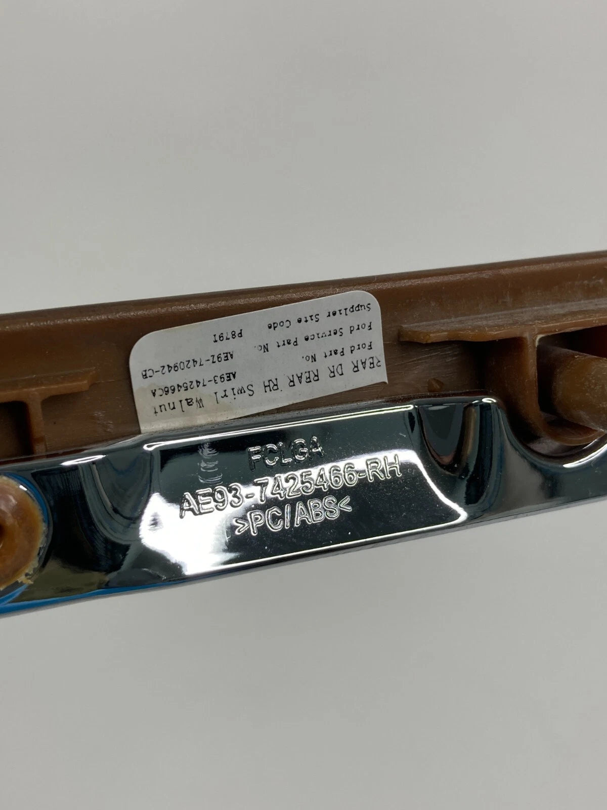 2010-2012 LINCOLN MKT REAR RIGHT INTERIOR DOOR TRIM PANEL MOLDING AE937425466