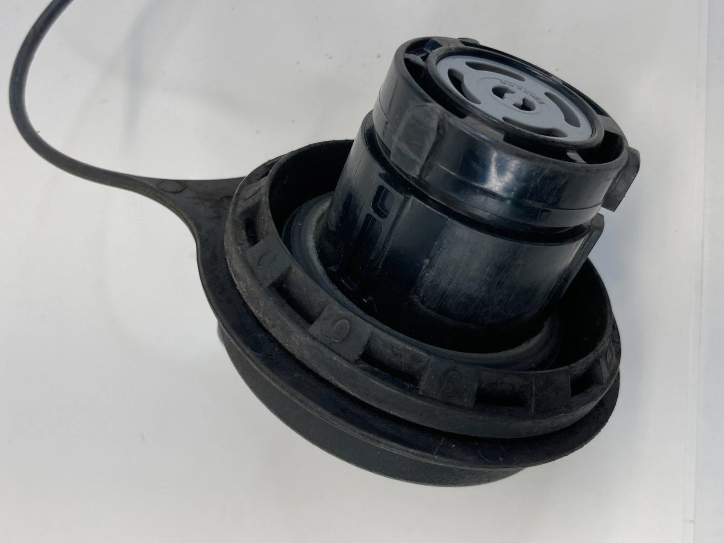 1998-2004 LINCOLN NAVIGATOR 5.4L V8 SUV GAS FUEL TANK FILLER CAP ASSEMBLY OEM