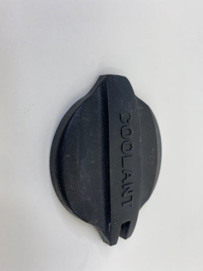 13-18 Hyundai Santa Fe Sport Radiator Engine Coolant Reservoir Tank Cap Cover