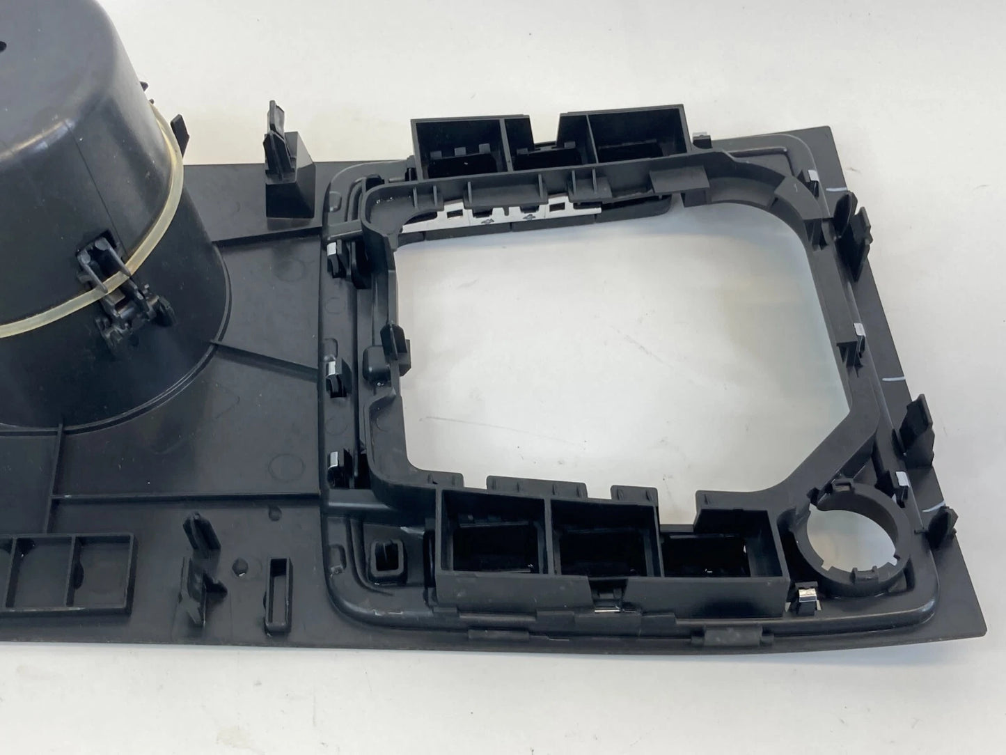 2012-2019 VW VOLKSWAGEN PASSAT CENTER CONSOLE CUP HOLDER TRAY BEZEL TRIM OEM
