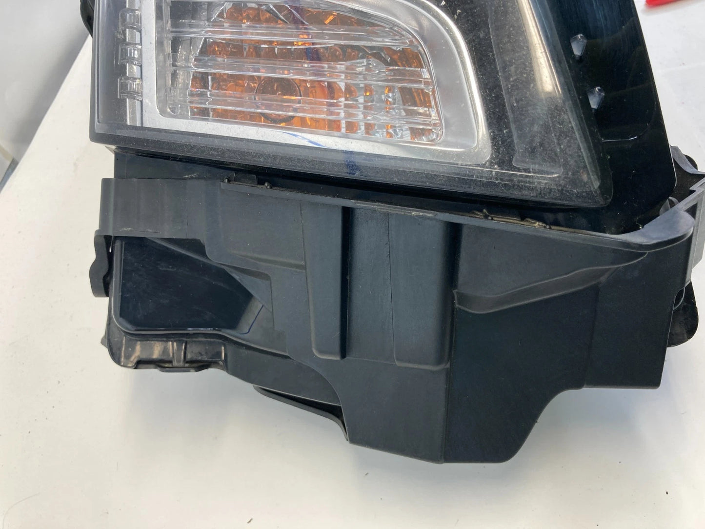 2013-2019 CADILLAC ATS FRONT RIGHT HEADLIGHT HEADLAMP HALOGEN 23180170