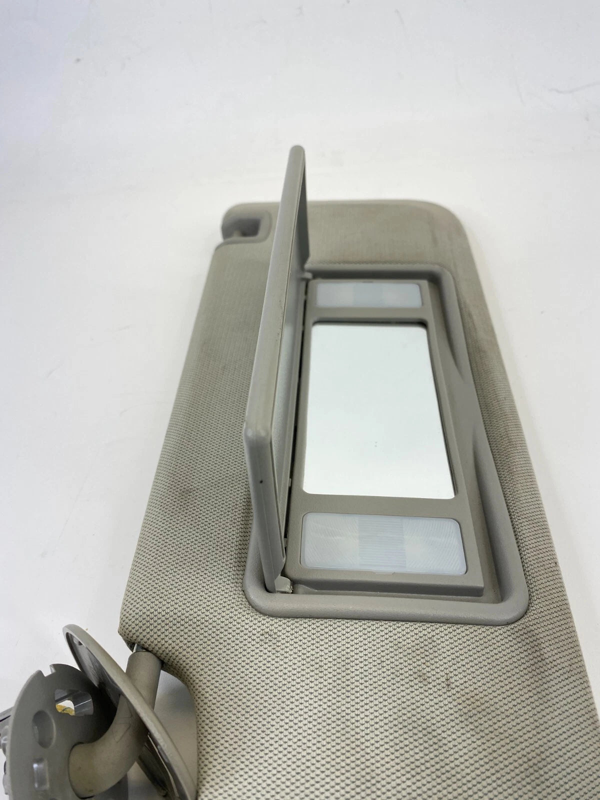 2013-2015 CHEVROLET CHEVY MALIBU LEFT DRIVER SUNVISOR SUN VISOR W ILLUMINATION