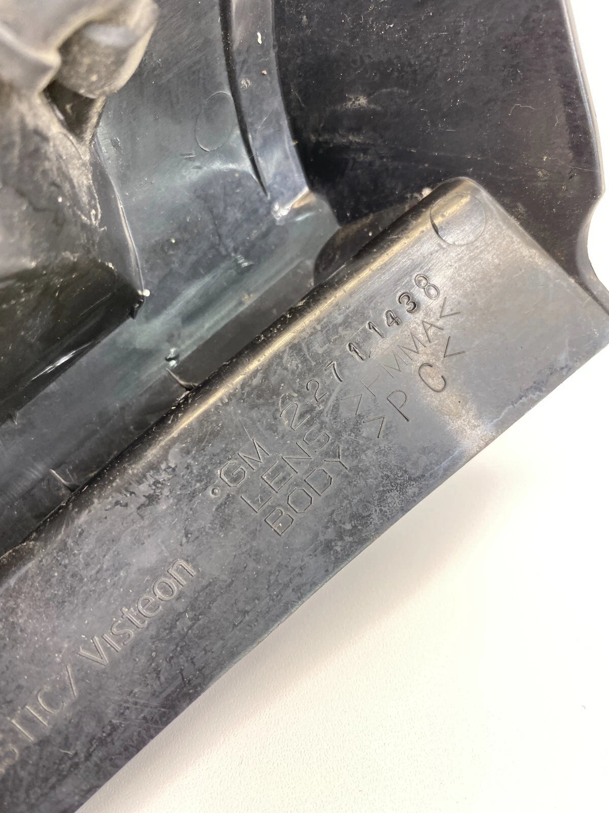 2002-2007 SATURN VUE RIGHT SIDE TAIL LIGHT TAILLIGHT TAILLAMP ASSY 22711438 OEM