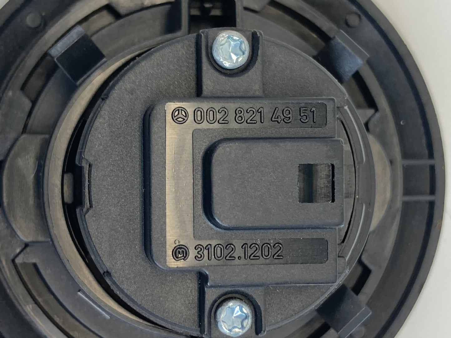 2006 Mercedes-Benz CLS500 Rear Trunk Release Opener Switch Button 002-821-49-51