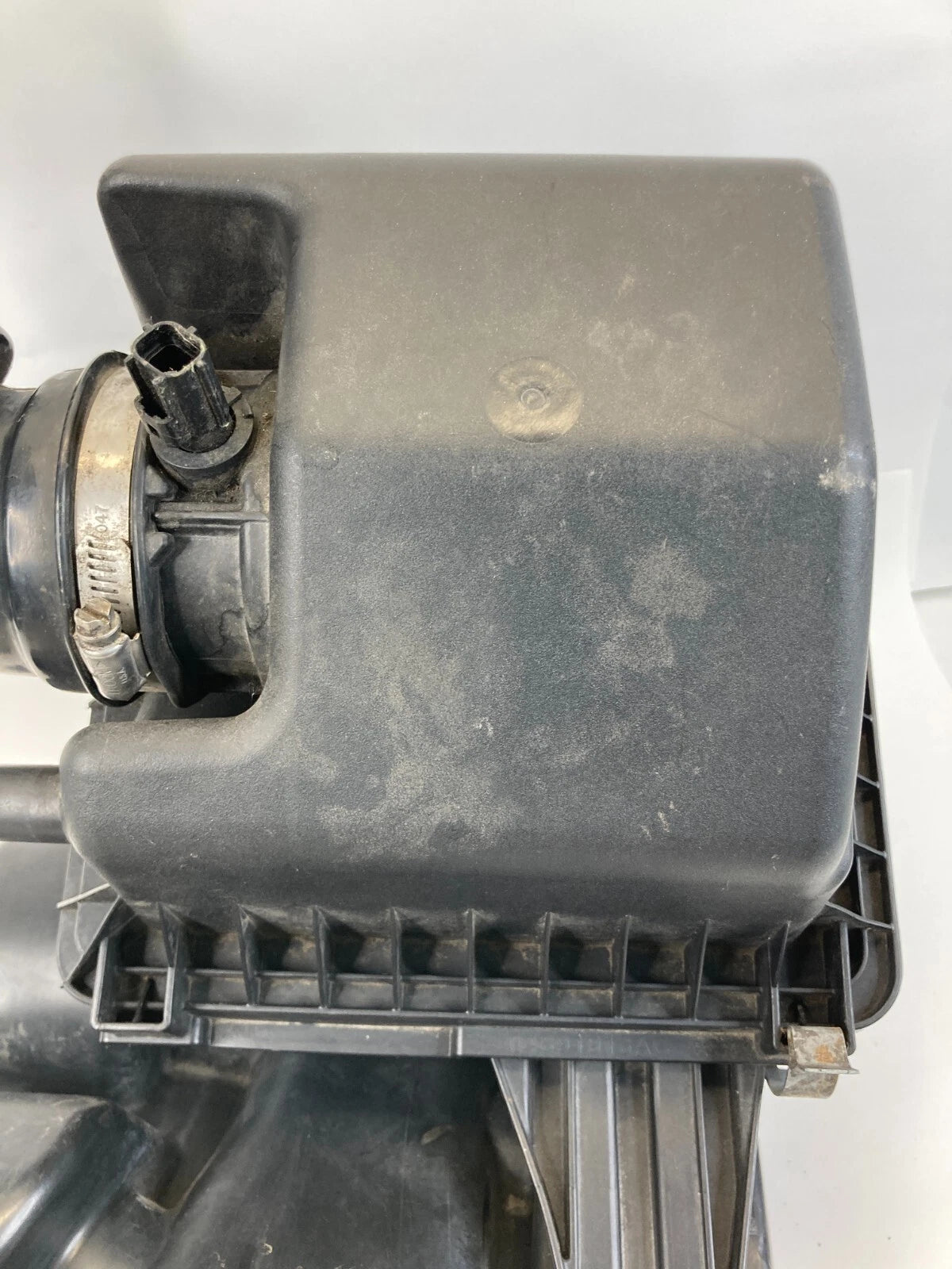 2009 2010 DODGE JOURNEY 3.5L AIR INTAKE FILTER HOUSING BOX HOSE 04891913AC OEM