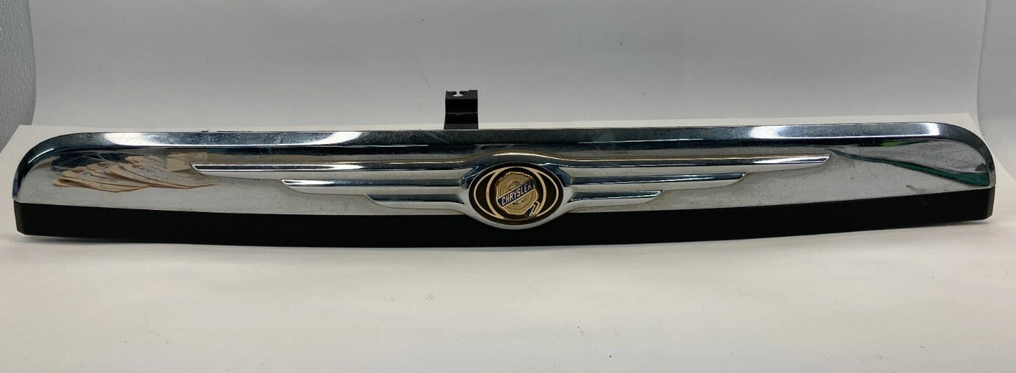 08-10 CHRYSLER TOWN & COUNTRY REAR LIFTGATE TAILGATE TRIM PANEL MOLDING CHROME
