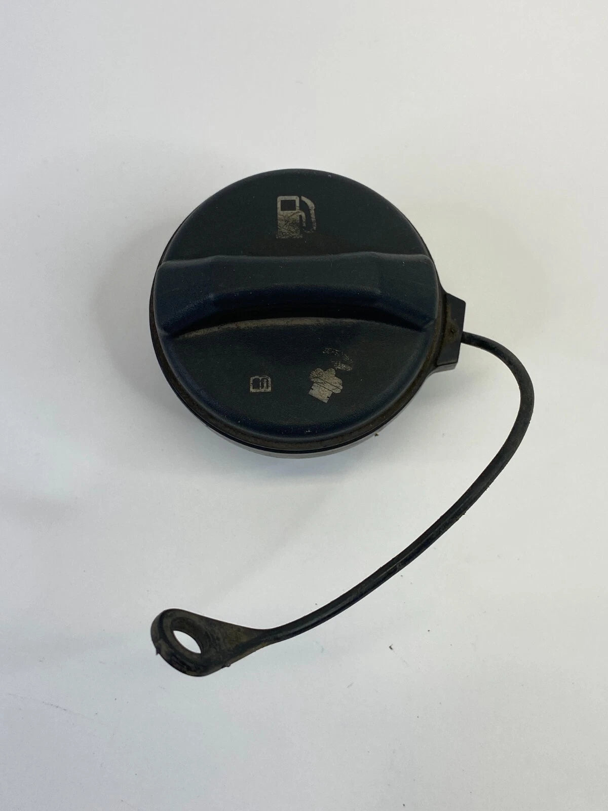 2004 2005 CHEVROLET AVALANCHE 4-DR 5.3L 16V FUEL SYSTEM TANK FILLER CAP ASSY