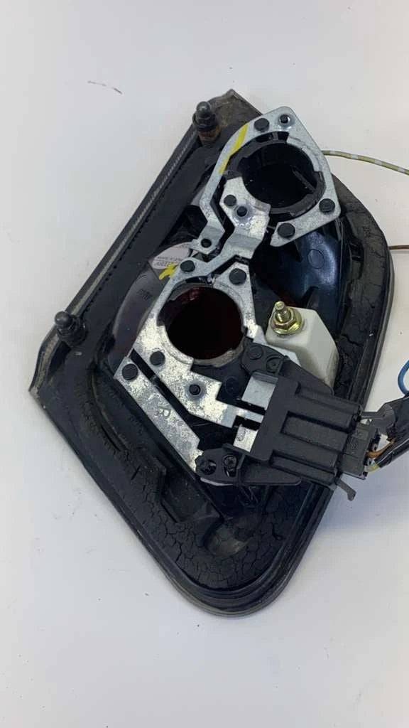 1998 1999 MERCEDES-BENZ E430 REAR RIGHT INNER TAIL LIGHT TAILLIGHT AFTERMARKET