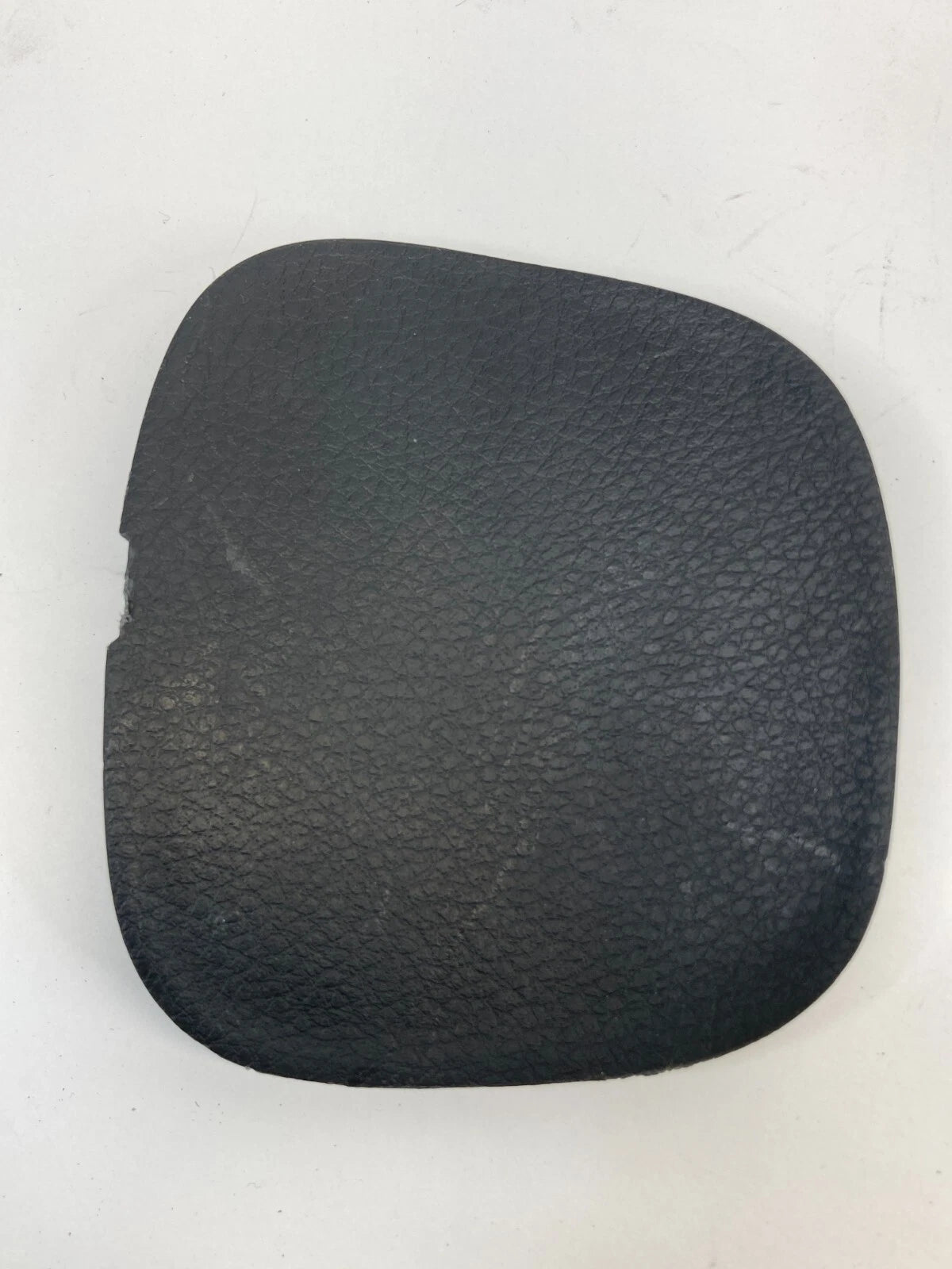 07-12 VERSA HTCBK INNER TRUNK AREA RIGHT TAILLIGHT MASK ACCESS LID 84957-EM00B