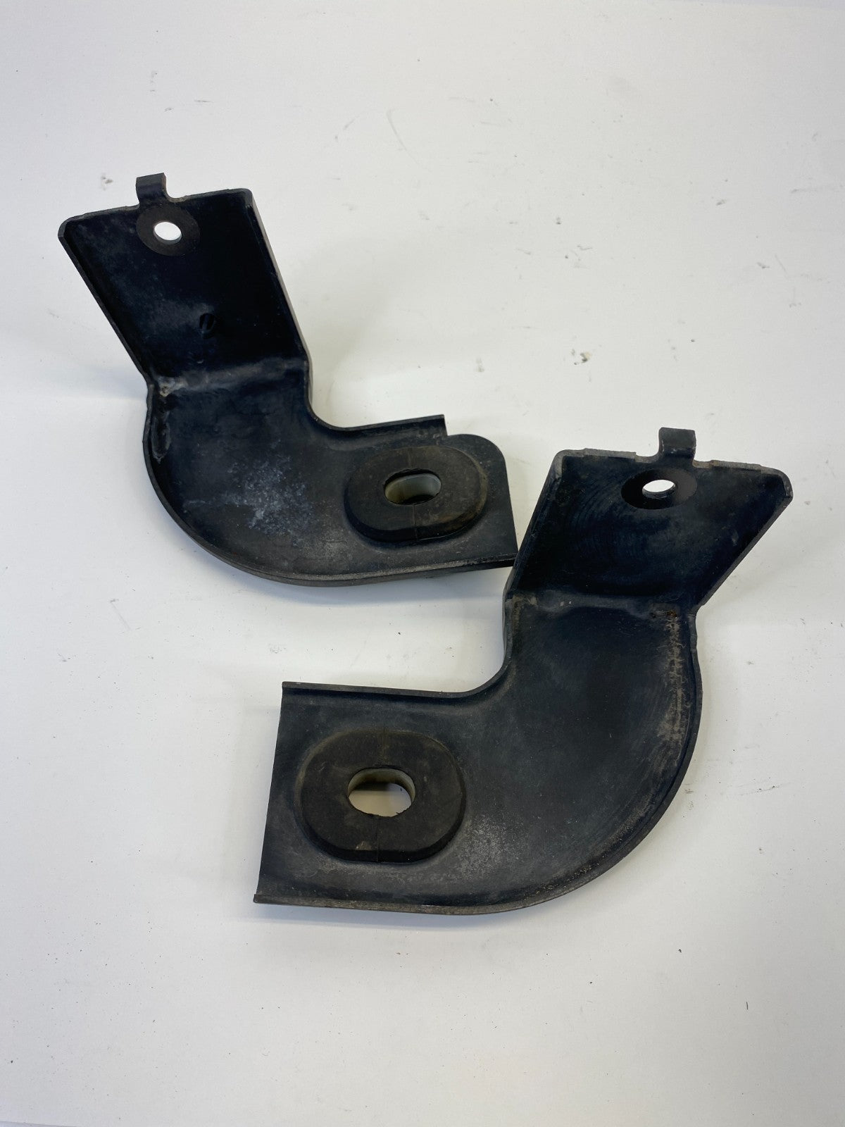 2007-2017 Jeep Patriot Lower Radiator Mount Support Bracket Pair 2900082A1 OEM