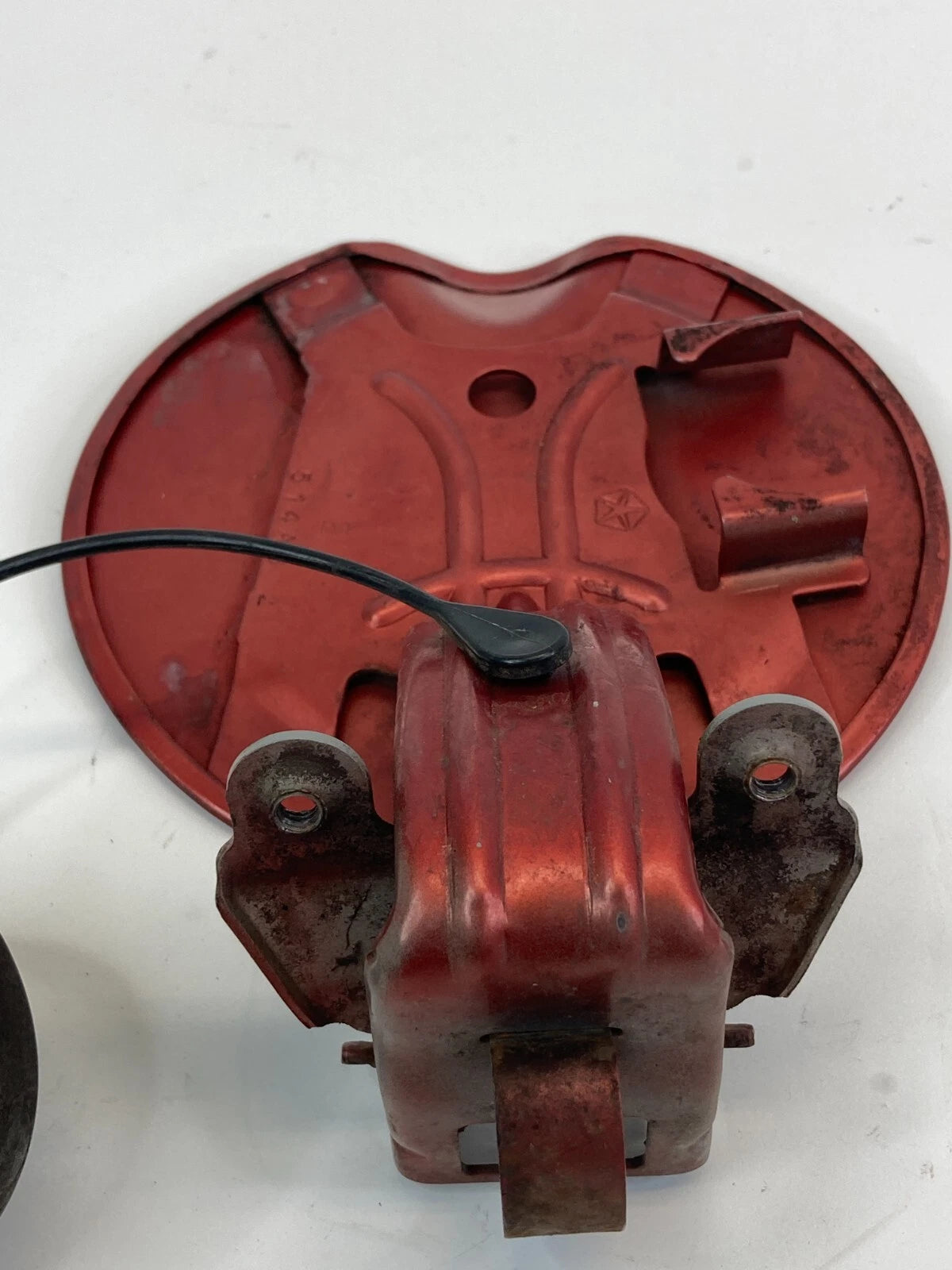 1999-2004 JEEP GRAND CHEROKEE FUEL FILLER DOOR GAS TANK LID COVER PEL OEM