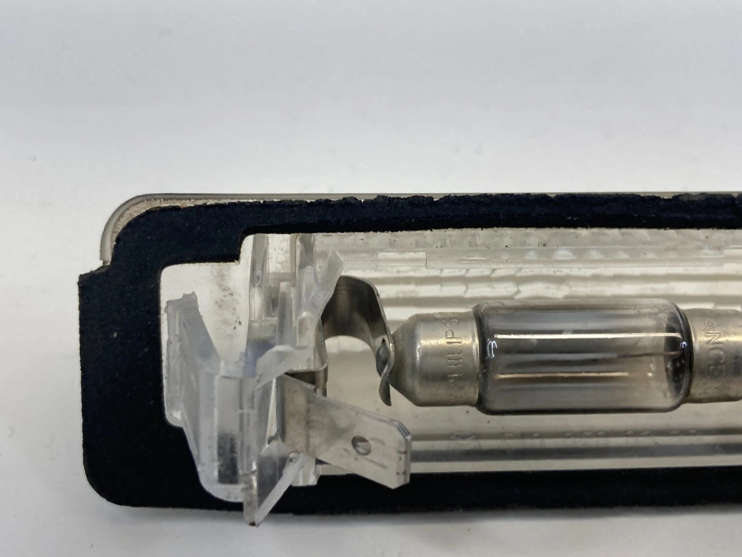 1998-2002 MERCEDES-BENZ E430 REAR TRUNK LICENSE PLATE LIGHT LAMP 2108200356 OEM
