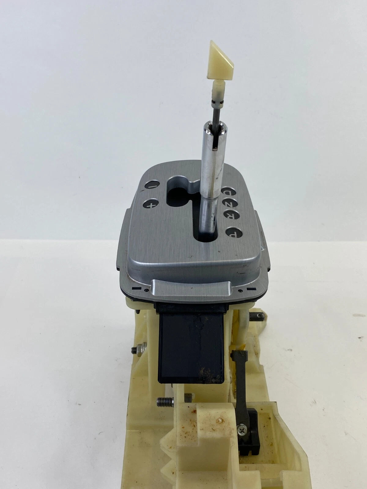 2007-2010 KIA SPORTAGE AUTOMATIC TRANSMISSION FLOOR GEAR SHIFTER SHIFT LEVER OEM