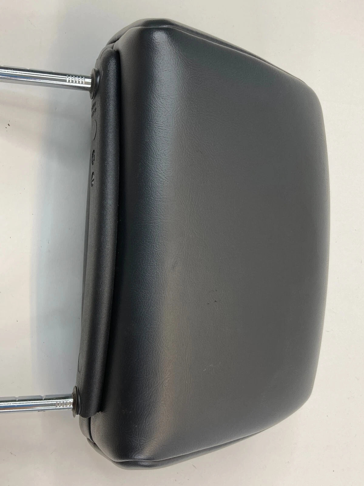 2002 02 Chevrolet Monte Carlo Front Right Passenger Side Seat Headrest Head Rest