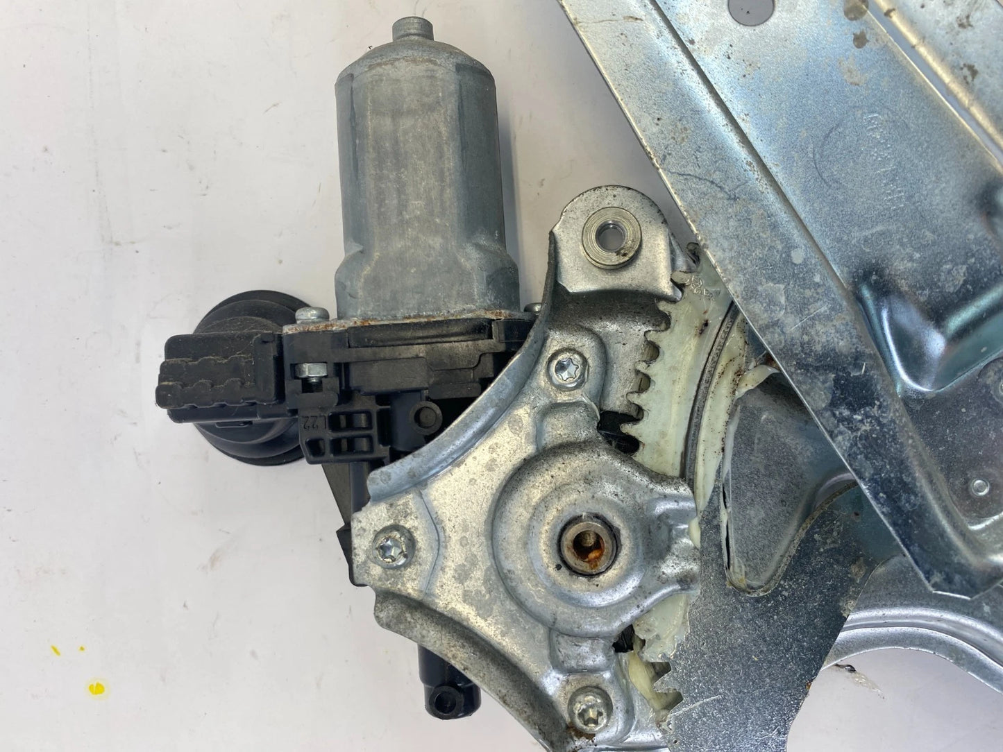 2009-2019 TOYOTA COROLLA REAR RIGHT DOOR POWER WINDOW MOTOR REGULATOR 85720AE010