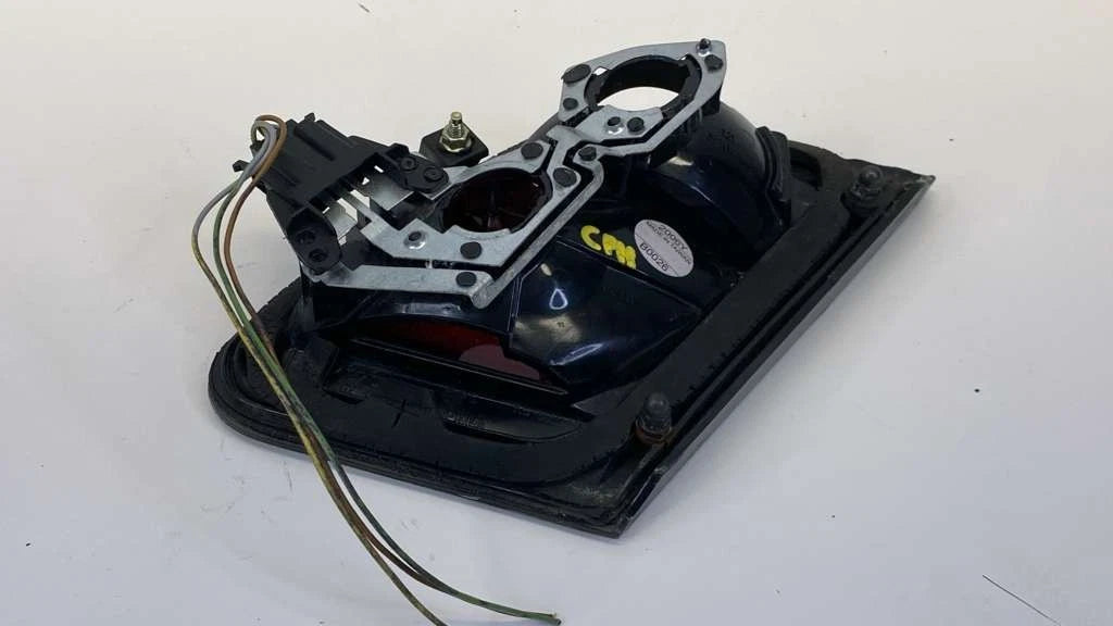 98-02 MERCEDES-BENZ E420 E430 TAILLIGHT LAMP ASSEMBLY DRIVER RR LEFT AFTERMARKET