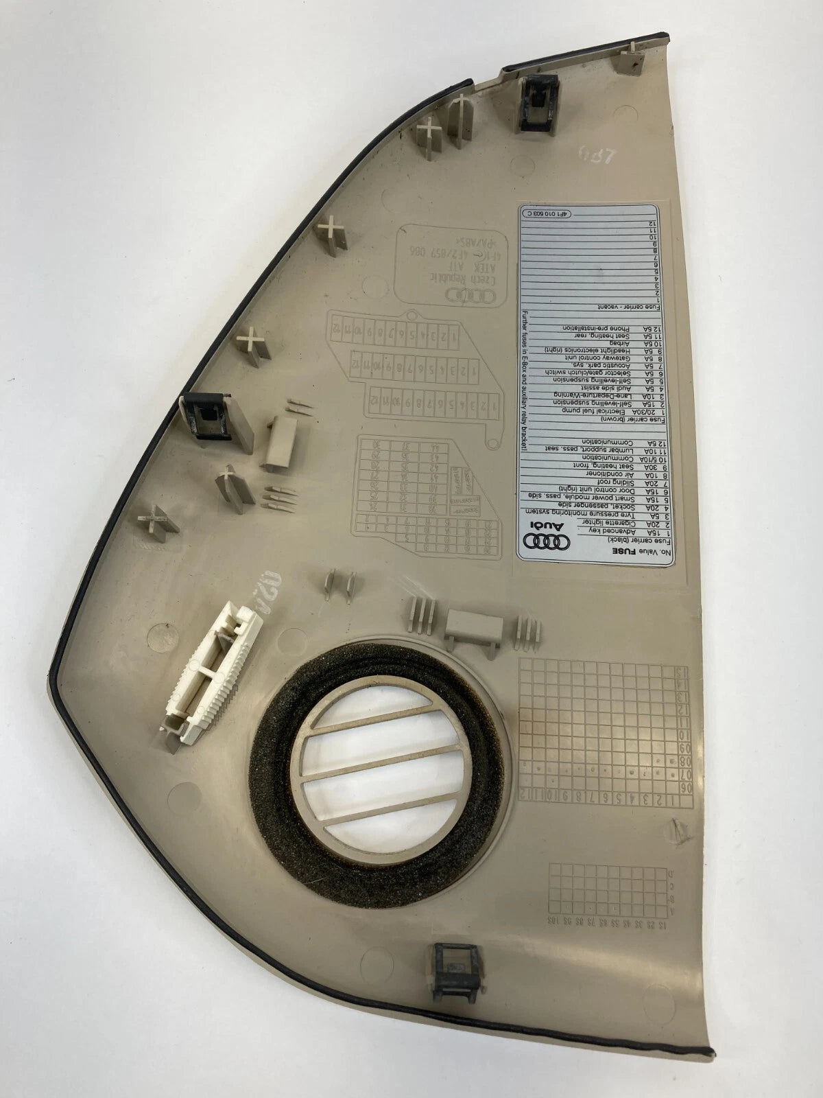 2007-2011 AUDI A6 DASH RIGHT PASSENGER SIDE END CAP COVER 4F2-857-086 OEM