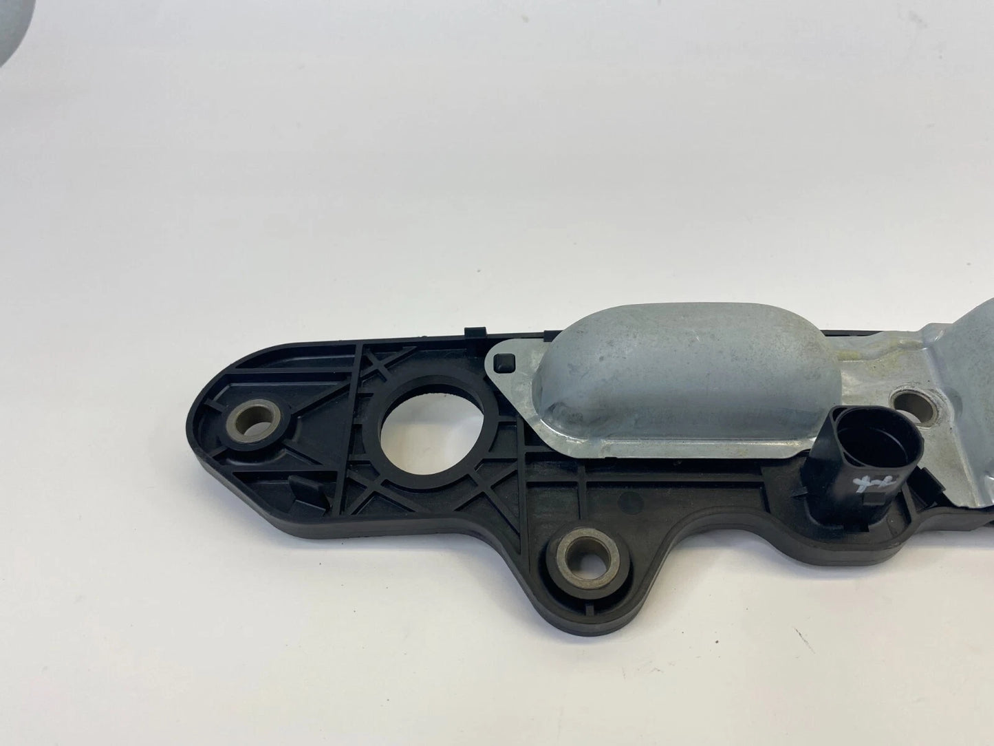 2005-2010 VOLKSWAGEN JETTA REAR LICENSE PLATE LIGHT LAMP OPENER HANDLE COVER OEM