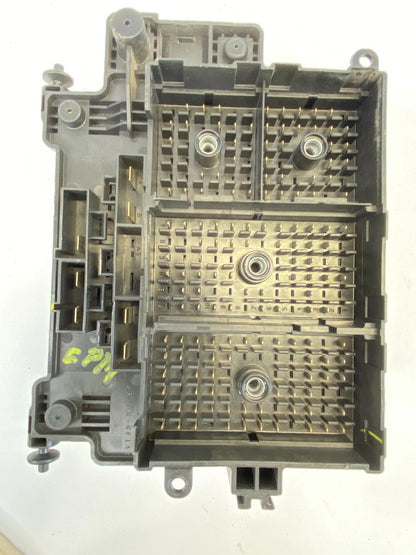 04 05 06 CHEVY TAHOE YUKON 5.3L INNER CABIN FUSE RELAY JUNCTION BOX 15201930 OEM