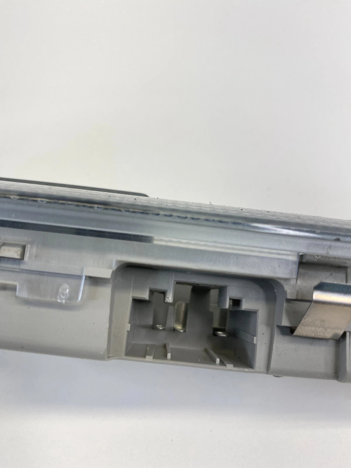 2006-2013 AUDI A3 REAR INTERIOR ROOF OVERHEAD DOME MAP LIGHT LAMP 8P0-947-111-A