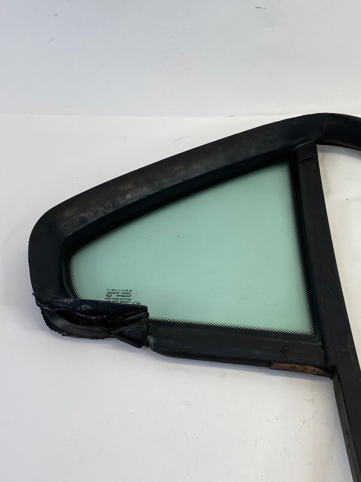 1999-2005 Pontiac Grand AM Sedan Rear Left Driver Side Quarter Window Vent Glass