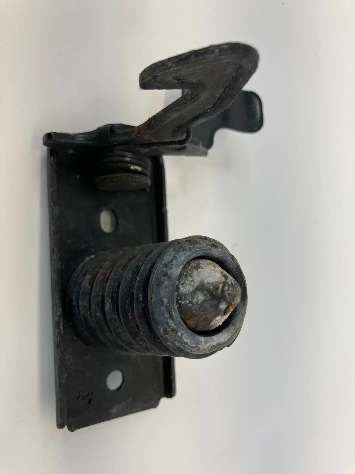 06 07 08 09 10 11 HYUNDAI ACCENT SEDAN HOOD LOCK LATCH STRIKER OEM