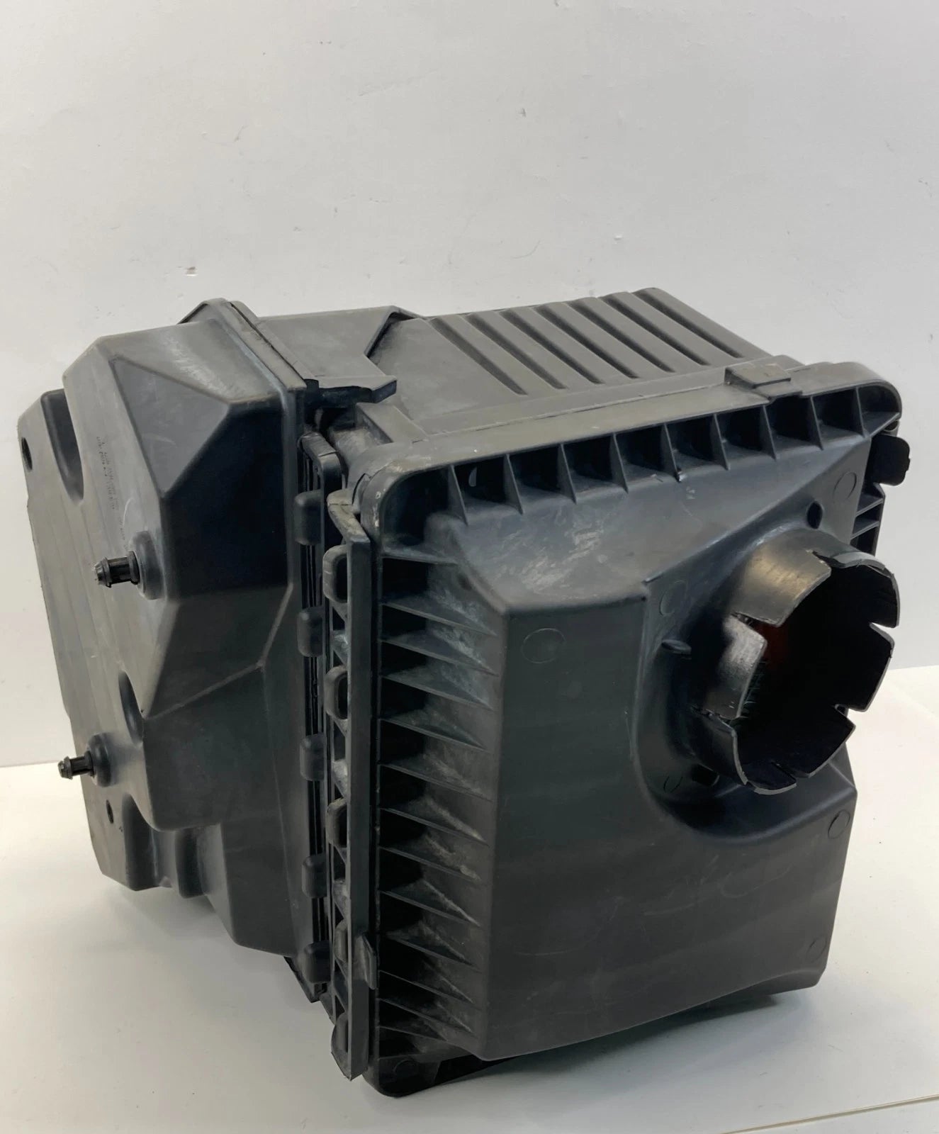 2000-2005 CHEVROLET MONTE CARLO 3.8L AIR INTAKE CLEANER BOX ASSEMBLY OEM