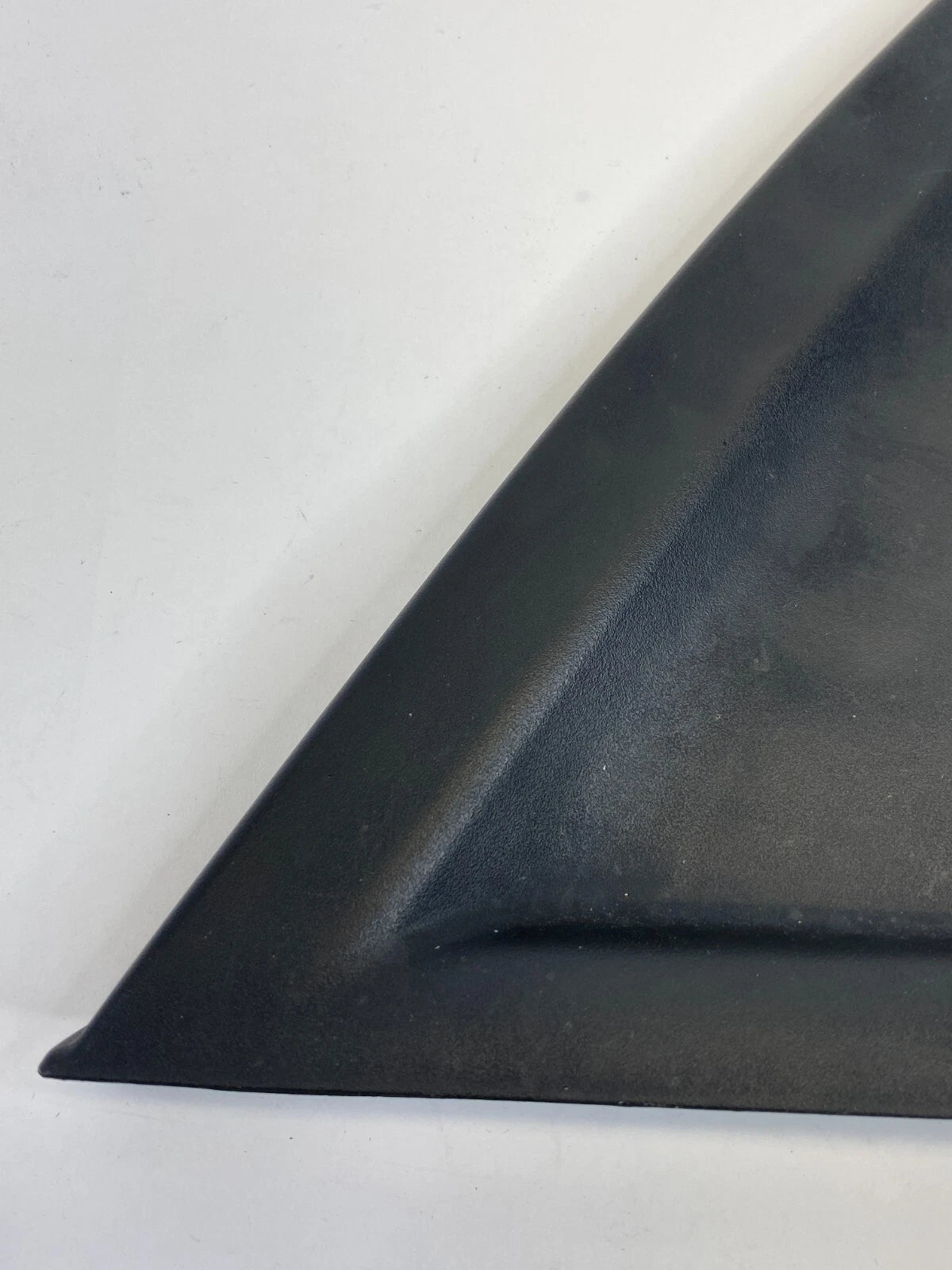 04-09 KIA SPECTRA EXTERIOR REAR RIGHT BACK DOOR DELTA MOLDING COVER 83840-2F000