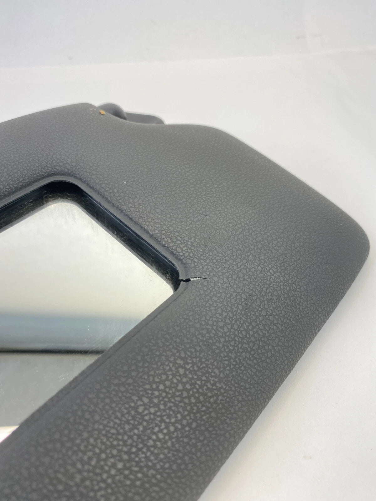2004-2007 BMW X3 FRONT RIGHT PASSENGER SIDE SUNVISOR SUN VISOR SHADE ASSY OEM