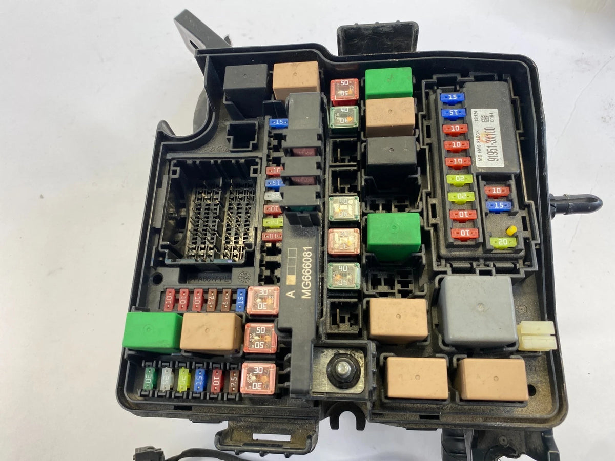 2014 2015 KIA SORENTO 3.3L ENGINE FUSE BOX RELAY JUNCTION MODULE OEM 91950-2W010