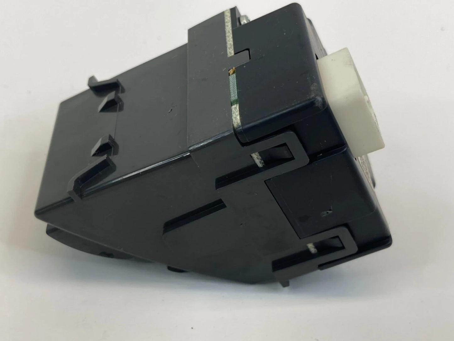 2007-2011 TOYOTA CAMRY FRONT DASH EMERGENCY HAZARD WARNING SWITCH 8433206100B1