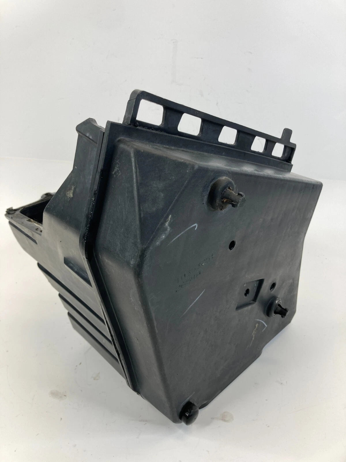 2005 PONTIAC GRAND PRIX 3.8L ENGINE AIR CLEANER INTAKE FILTER BOX ASSEMBLY OEM