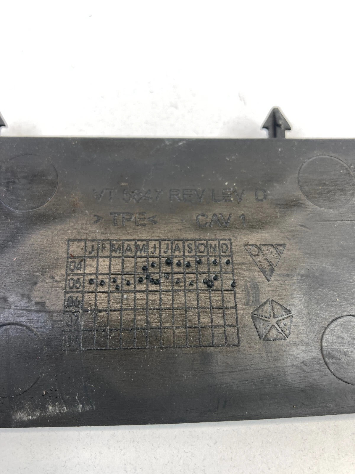 2005 2006 2007 JEEP GRAND CHEROKEE CENTER CONSOLE MAT RUBBER COVER INSERT VT5847