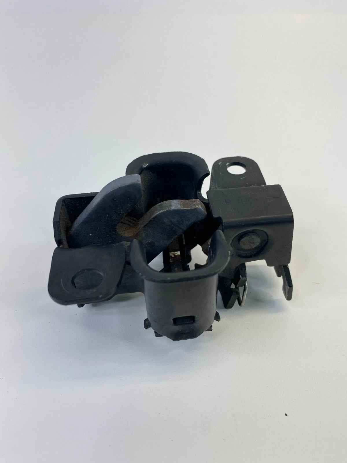 2003-2006 MERCEDES-BENZ E500 FRONT HOOD SIDE LOCK LATCH STRIKER A203-880-00-60