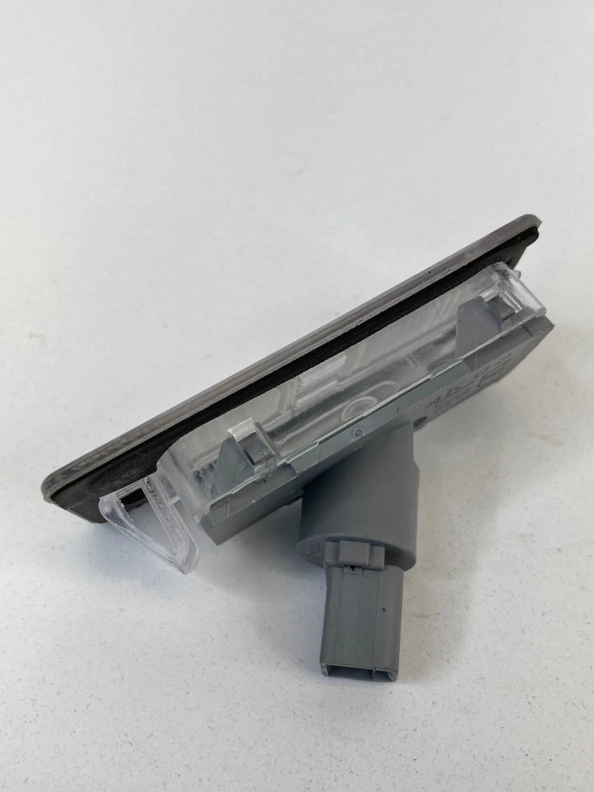 2011-2016 HYUNDAI ELANTRA REAR LEFT TRUNK LICENSE LIGHT LAMP PLATE 92501-1M4 OEM