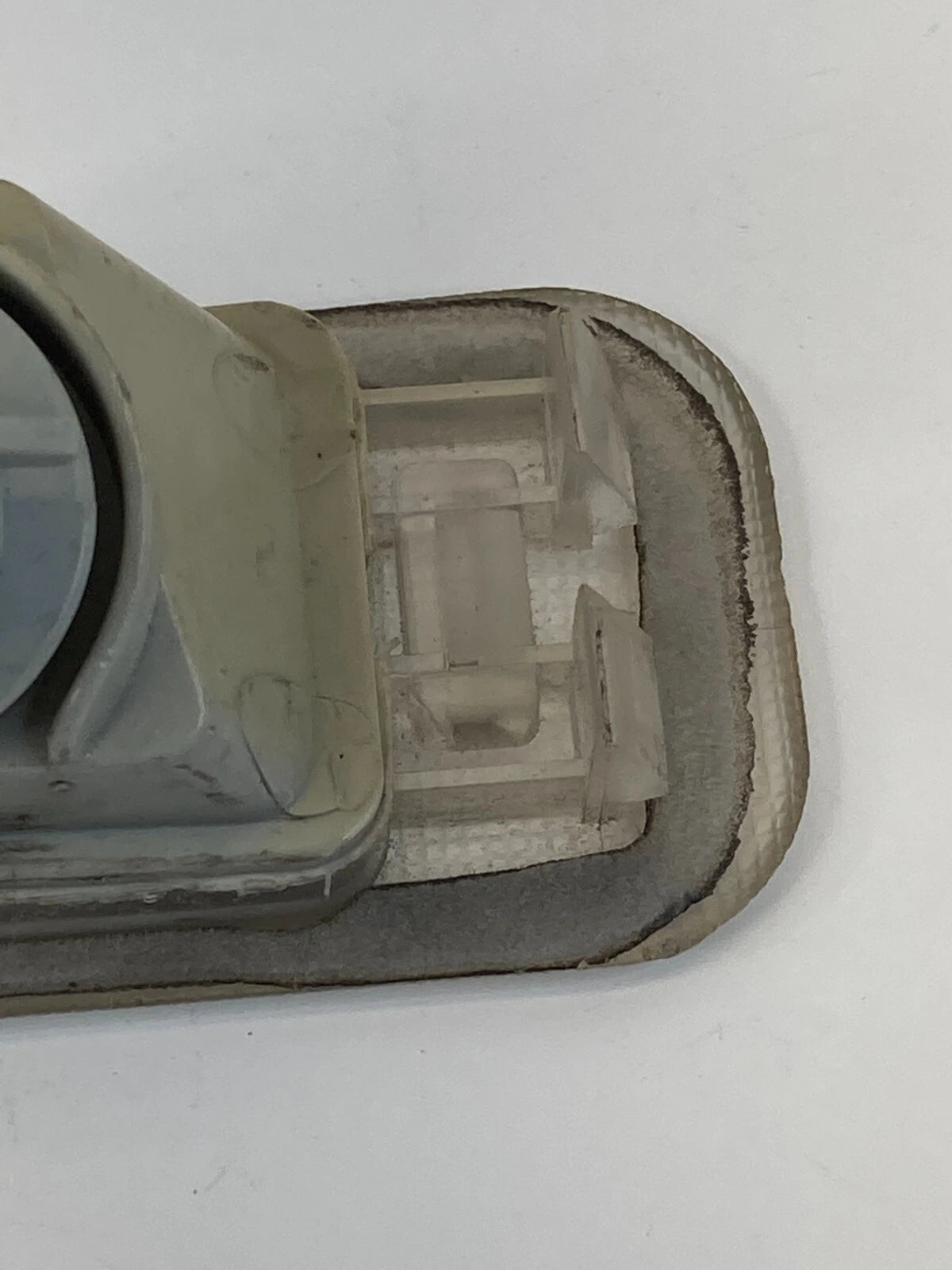 2006-2011 KIA RIO RIO5 REAR RIGHT PASSENGER SIDE LICENSE PLATE LIGHT LAMP OEM