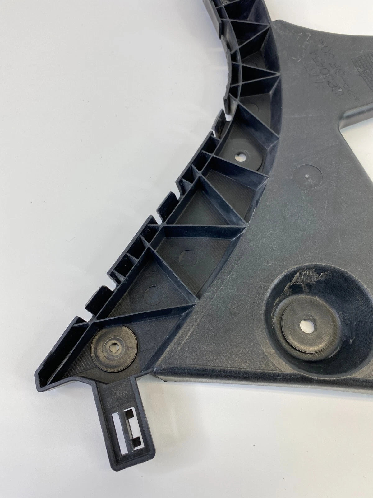 2004-2011 SAAB 9-3 93 REAR RIGHT OUTER BRACKET SIDE SUPPORT BUMPER RETAINER OEM