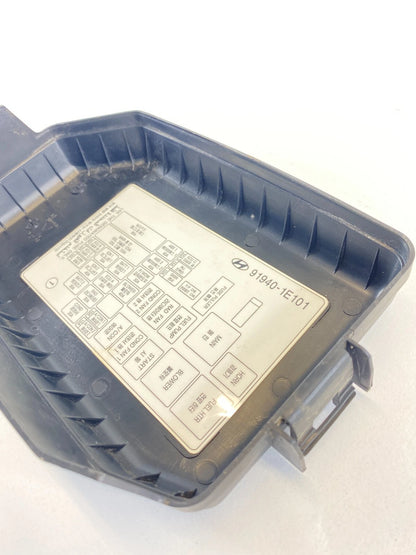 2006-2011 HYUNDAI ACCENT SEDAN ENGINE FUSE RELAY BOX LID COVER 91940-1E101 OEM