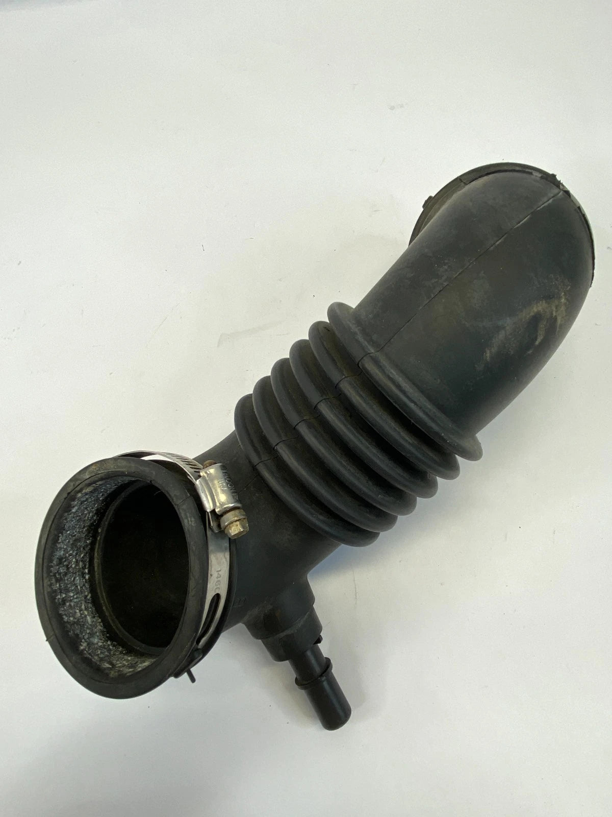 2009-2012 FORD ESCAPE AIR CLEANER INTAKE DUCT HOSE PIPE TUBE 9L84-9R504-AC