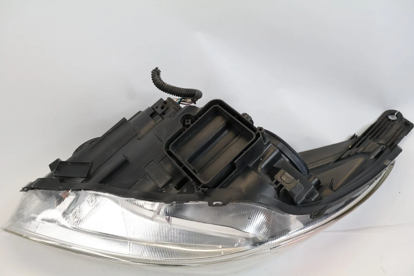 15-18 FORD FOCUS FR RIGHT PASSENGER SIDE HEADLIGHT LAMP HALOGEN F1EB13W029N OEM
